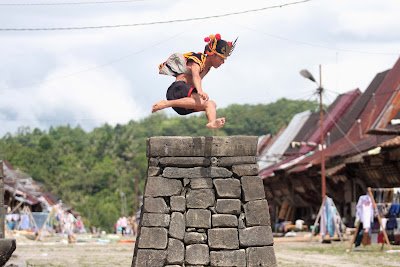Lompat Batu Nias: Warisan Budaya dan Ujian Kedewasaan yang Mendebarkan