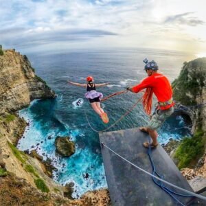 Menaklukkan Ketinggian: Rekomendasi Spot Bungee Jumping Terbaik di Dunia untuk Para Pemberani