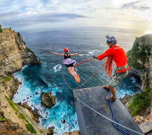 Menaklukkan Ketinggian: Rekomendasi Spot Bungee Jumping Terbaik di Dunia untuk Para Pemberani