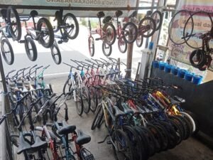 Menjelajah Kota di Atas Dua Roda: Mengintip Komunitas Sepeda Terbesar di Jakarta