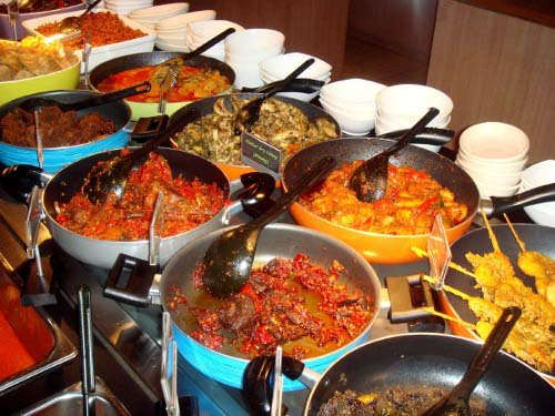 Menjelajahi Kelezatan Nusantara: Resep Masakan Indonesia Mudah untuk Dicoba di Rumah