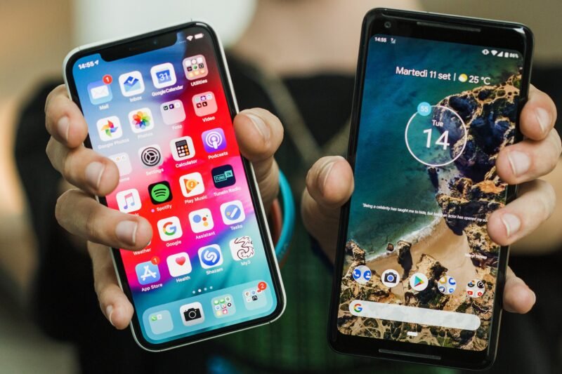 Tentu, mari kita bahas perbandingan abadi antara iPhone dan Android, dua raksasa di dunia smartphone.