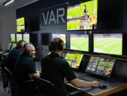 Kontroversi VAR dalam Sepak Bola Modern: Antara Ketepatan dan Kehilangan Esensi