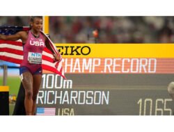 Tentu, mari kita telaah rekor dunia lari 100 meter, sebuah pencapaian yang selalu memukau dan menjadi tolok ukur kecepatan manusia.